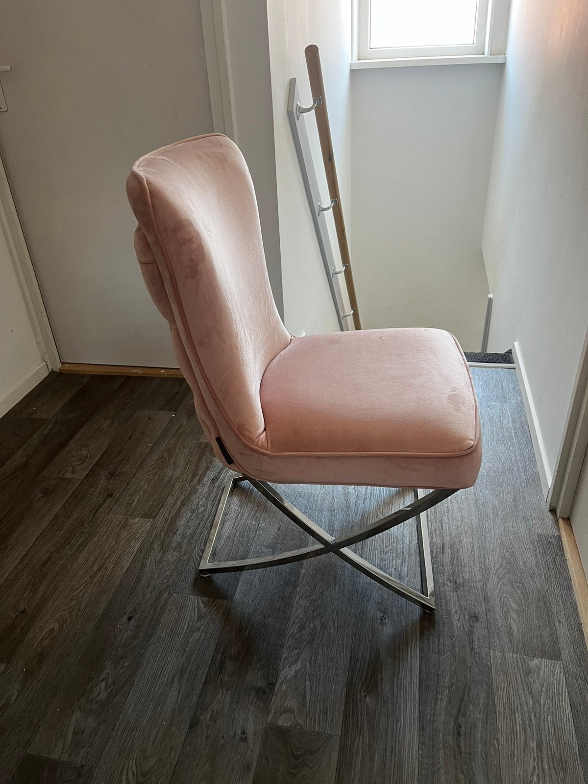 Richmond Interiors Scarlett eetkamerstoel Roze, Ophalen of Verzenden, Zo goed als nieuw, Overige kleuren, Eén