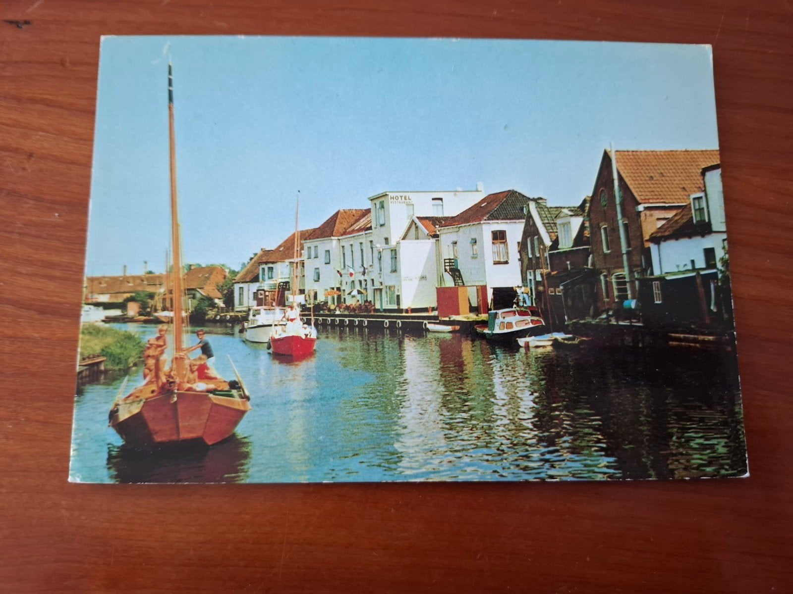 Ansichtkaart Akkrum haven met houten platbodem, Verzamelen, Ophalen of Verzenden, 1960 tot 1980, Ongelopen, Friesland