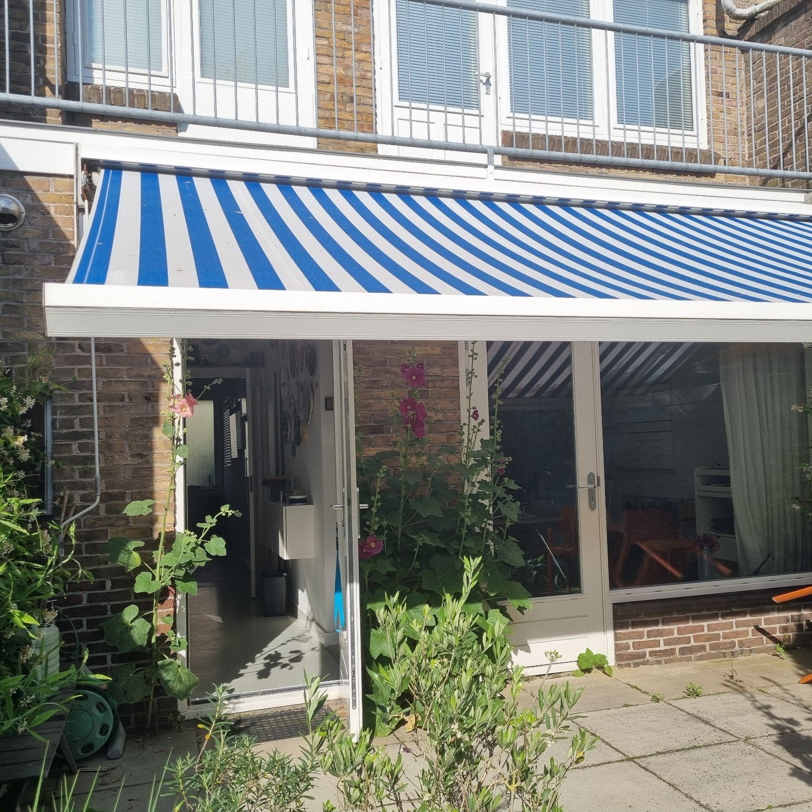 Zonnescherm blauw/wit gestreept b: 4.85, Gebruikt, 250 cm tot 450 cm, 300 cm of meer, Rolluik