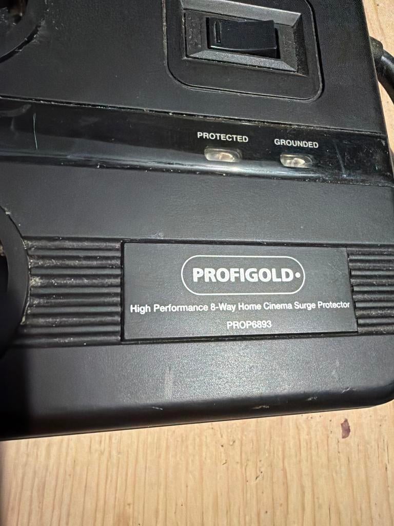 Profigold PROP6893 8-weg overspanningsbeveiliging, Ophalen, Gebruikt, Minder dan 2 meter, Overige kabels