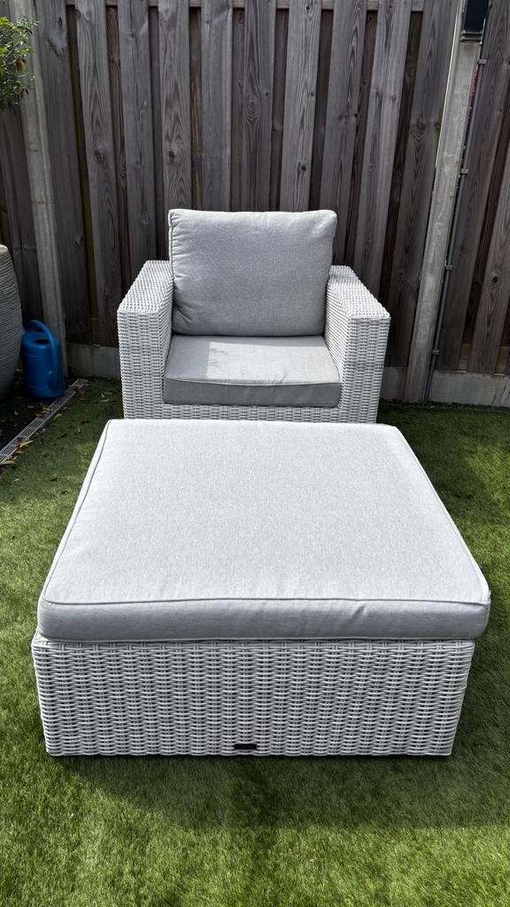 Loungestoel met hocker incl. kussens, Tuin en Terras, Tuinsets en Loungesets, Stoel, Zo goed als nieuw, Wicker, Ophalen
