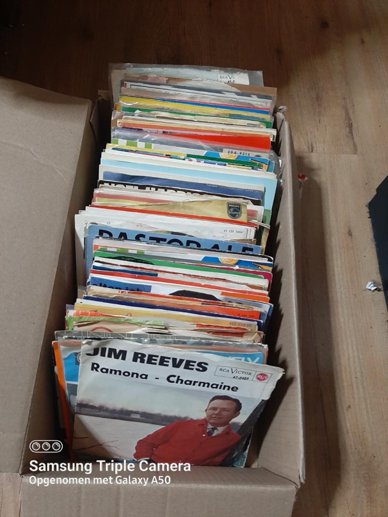 80 diverse   singels van alles wat   muziek duits engels enz, Ophalen, Gebruikt
