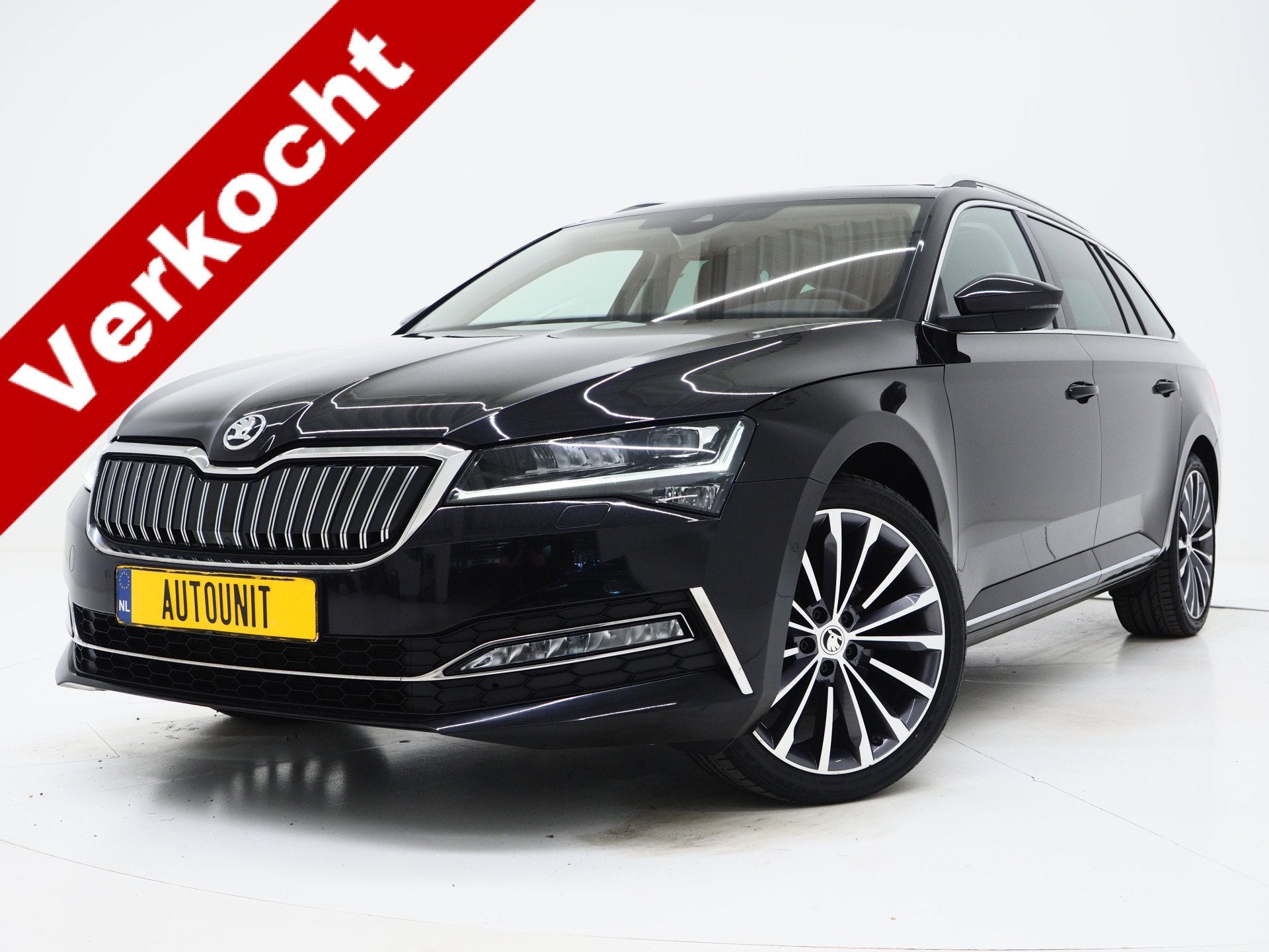 Skoda Superb Combi 1.4 TSI iV Laurin & Klement | Panoramadak, Auto's, Gebruikt, Zwart, 4 cilinders, Zwart
