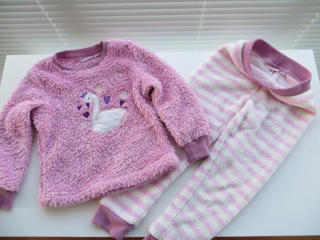 Warme zachte Pyjama Roze Wit Mt 110/116, Ophalen of Verzenden, Zo goed als nieuw, Meisje, Nacht- of Onderkleding