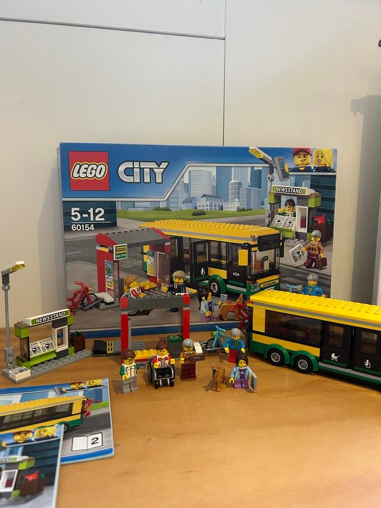 Lego City 60154 Busstation, Kinderen en Baby's, Speelgoed | Duplo en Lego, Lego, Ophalen of Verzenden, Complete set, Inclusief instructies