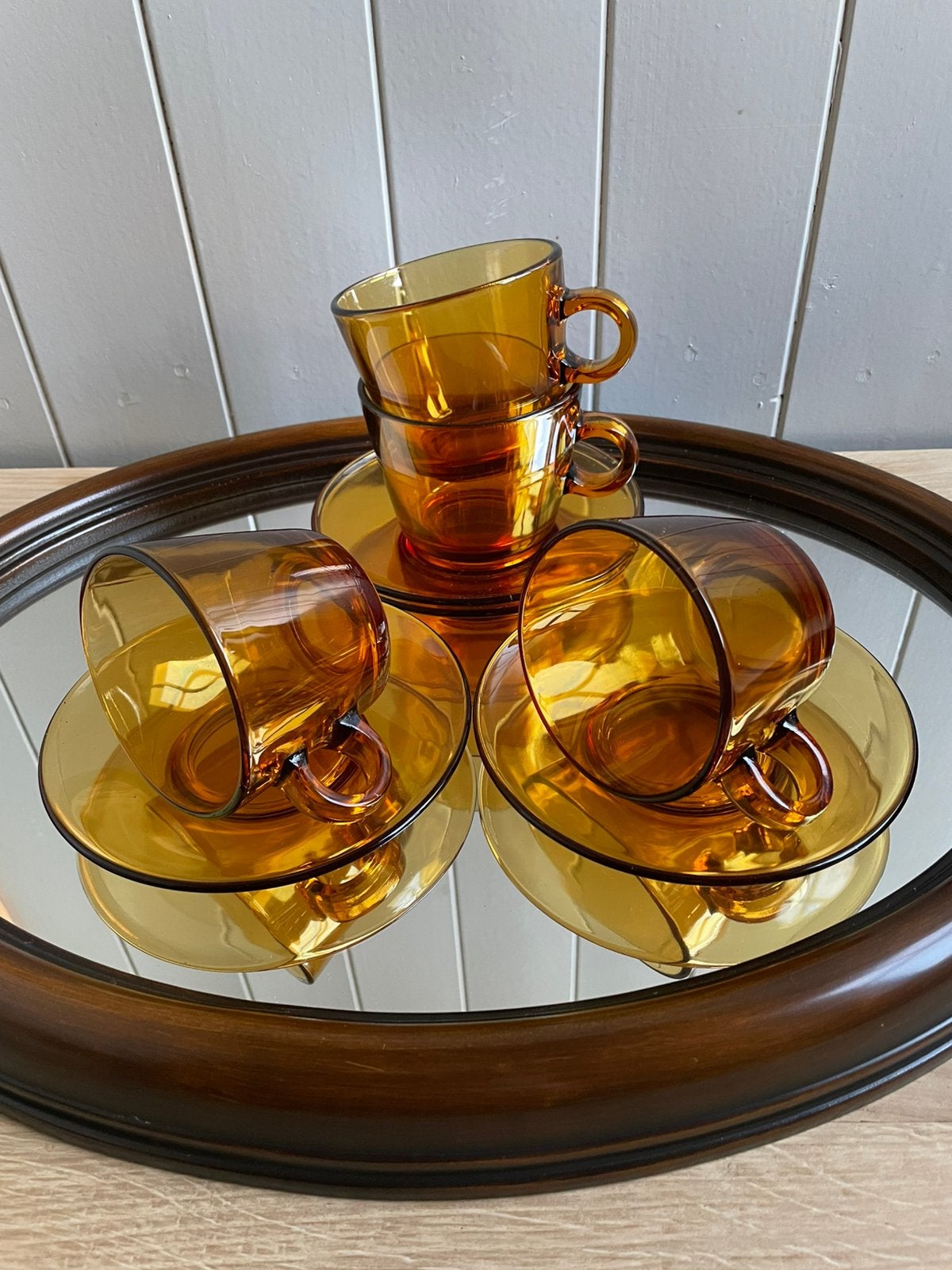 4 Vintage amberkleurige Vereco kop en schotels  France 1970s, Ophalen of Verzenden, Zo goed als nieuw, Glas, Kop(pen) en/of Schotel(s)