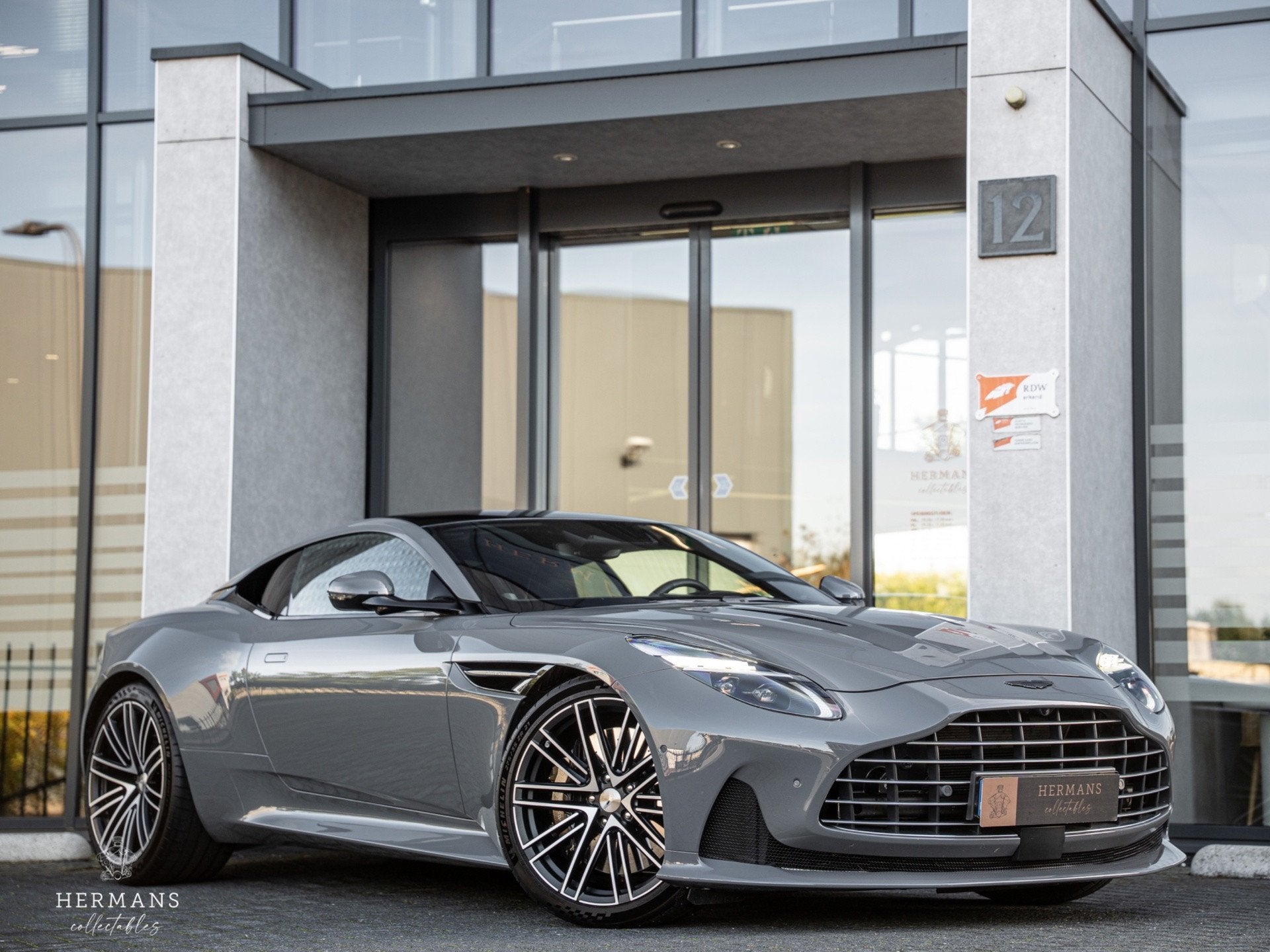 Aston Martin DB12 4.0 V8 / Ceramic / Carbon / Bowers & Wilki, Auto's, Dealer onderhouden, Achterwielaandrijving, Gebruikt, 4 stoelen