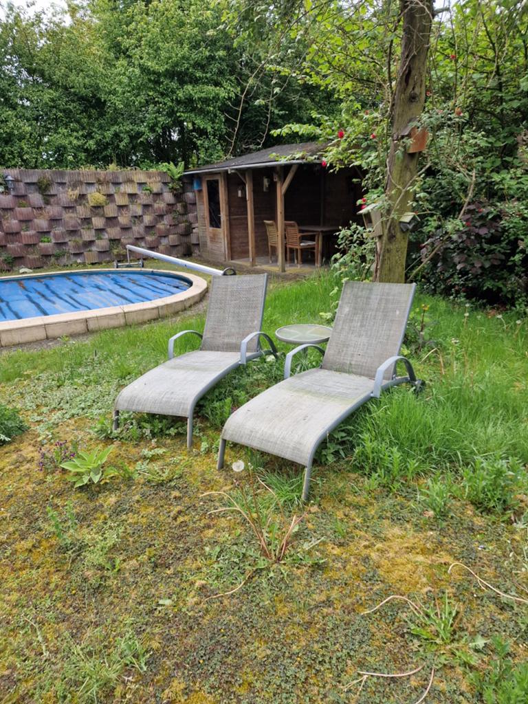 Twee ligstoelen met bijzettafeltje mag weg teab, Tuin en Terras, Ligbedden, Ophalen of Verzenden, Gebruikt