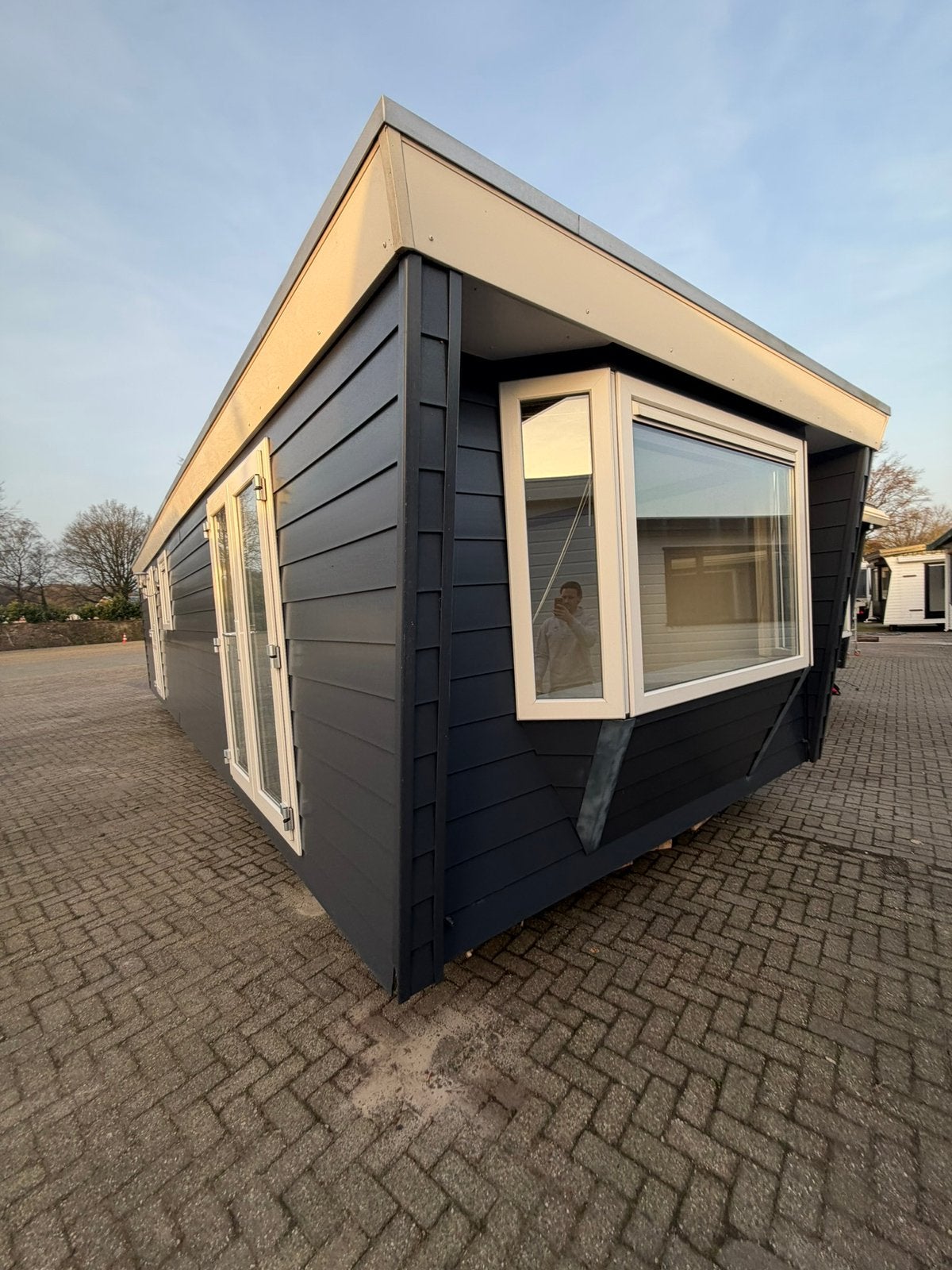 Kunstof Chalet 10.5M x 3.70M inclusief transport