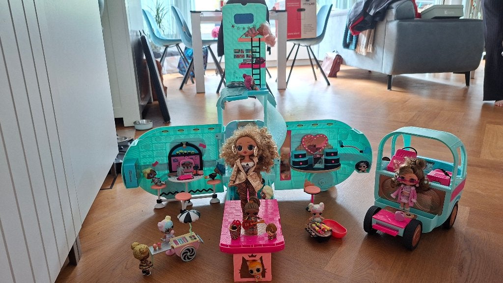LOL Surprise camper met accesoires, zonder poppetjes, Kinderen en Baby's, Speelgoed | Speelgoedvoertuigen, Ophalen, Gebruikt