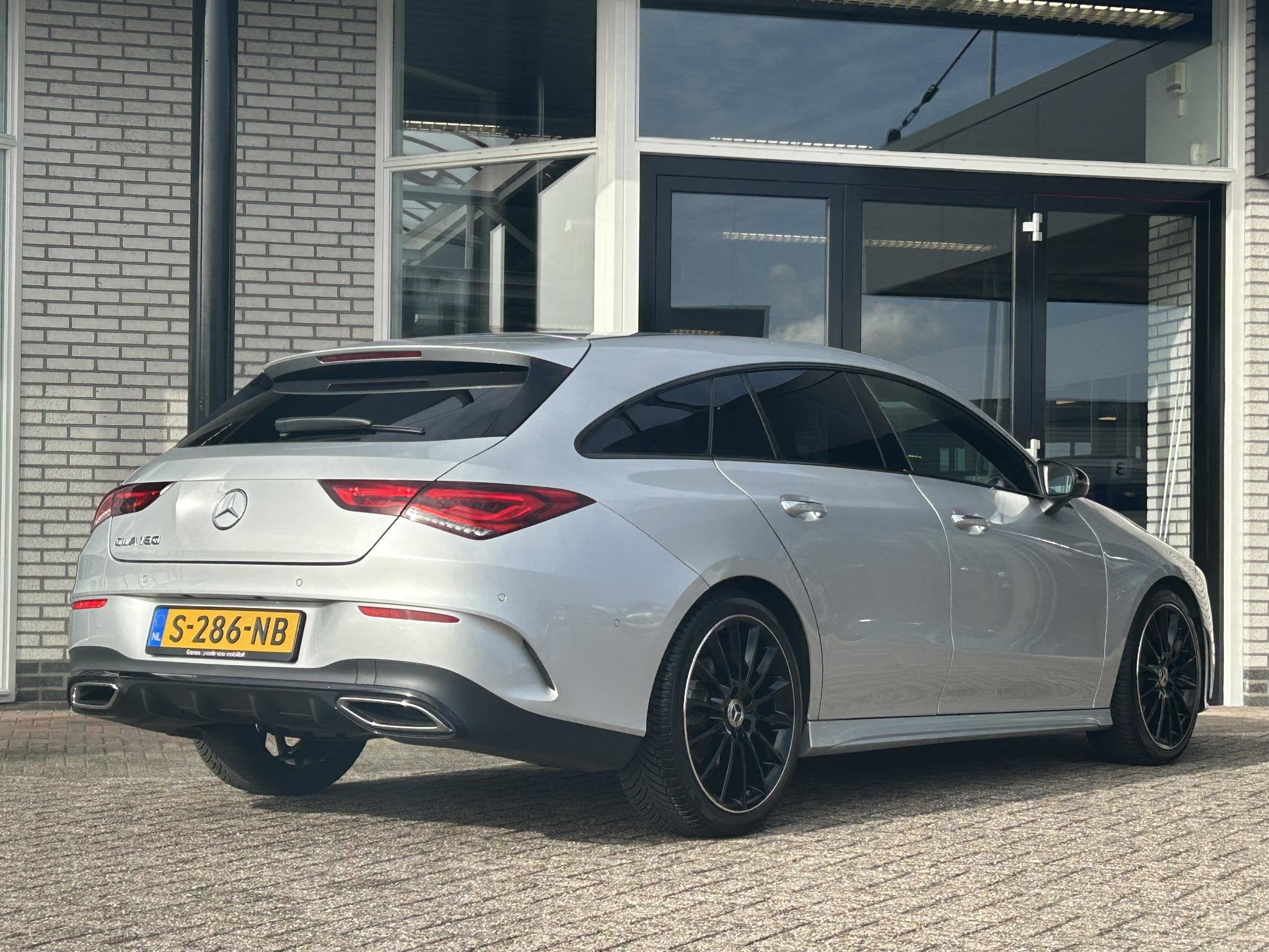 Mercedes-Benz CLA-klasse Shooting Brake 180 AMG | Panoramada, Auto's, CLA, 136 pk, Gebruikt, Leder en Stof