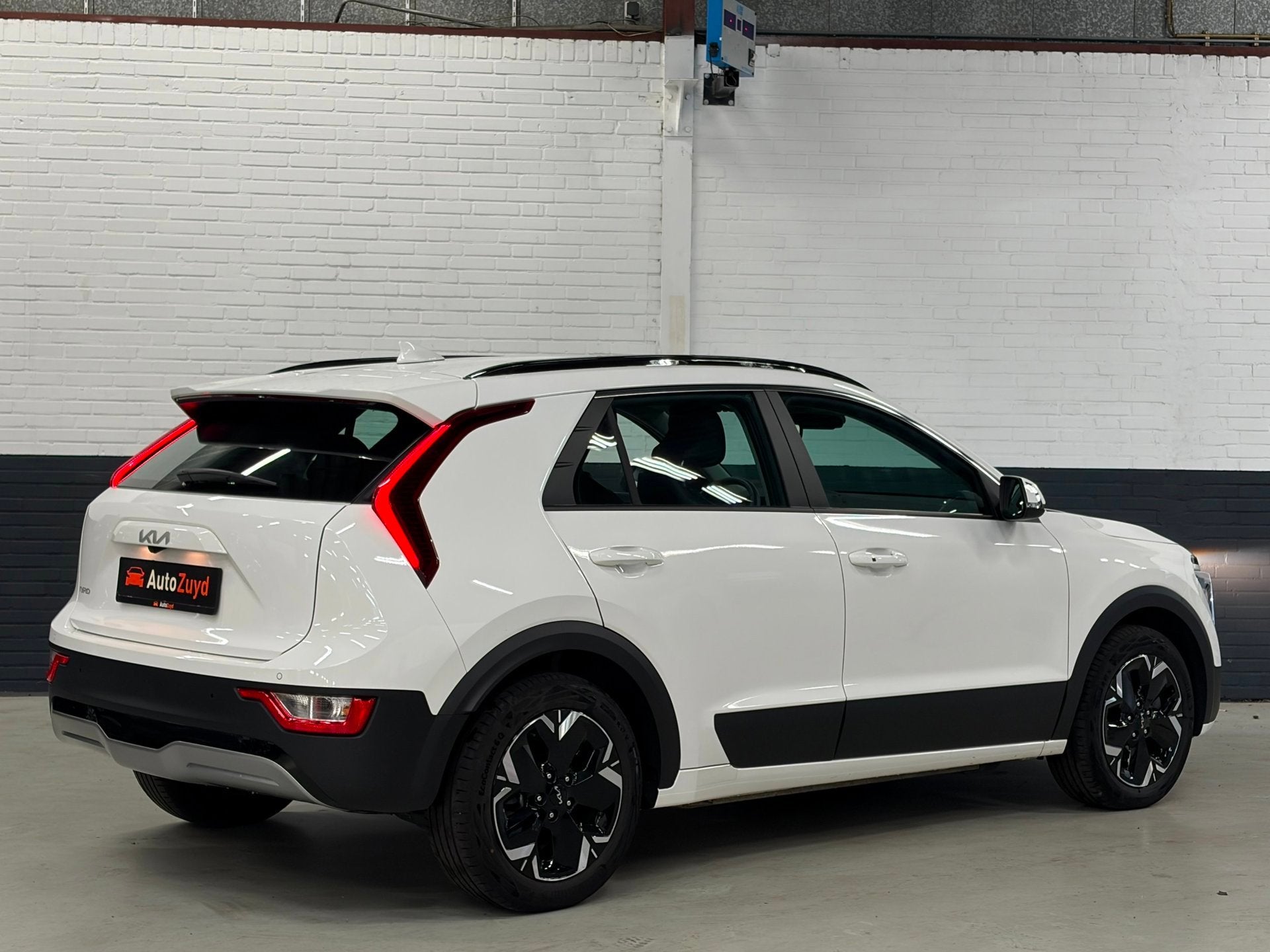 Kia Niro EV DynamicLine 64.8 kWh Warmtepomp / Stoelverwarmin, Stof, Gebruikt, Zwart, 1657 kg