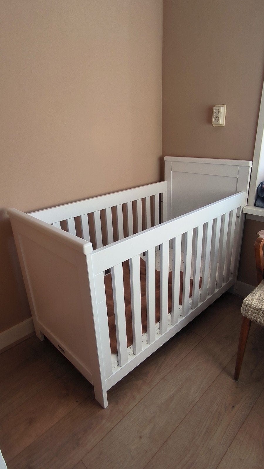 Wit houten ledikantje babybed, Ophalen, Gebruikt, Ledikant