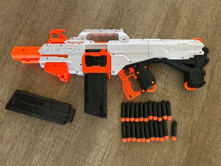 Nerf Ultra Select Blaster met 2 magazijnen en pijltjes, Ophalen, Zo goed als nieuw