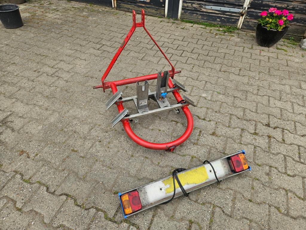 Fietsendrager twinny load voor in hef trekker, met lichtbalk, Ophalen, Gebruikt