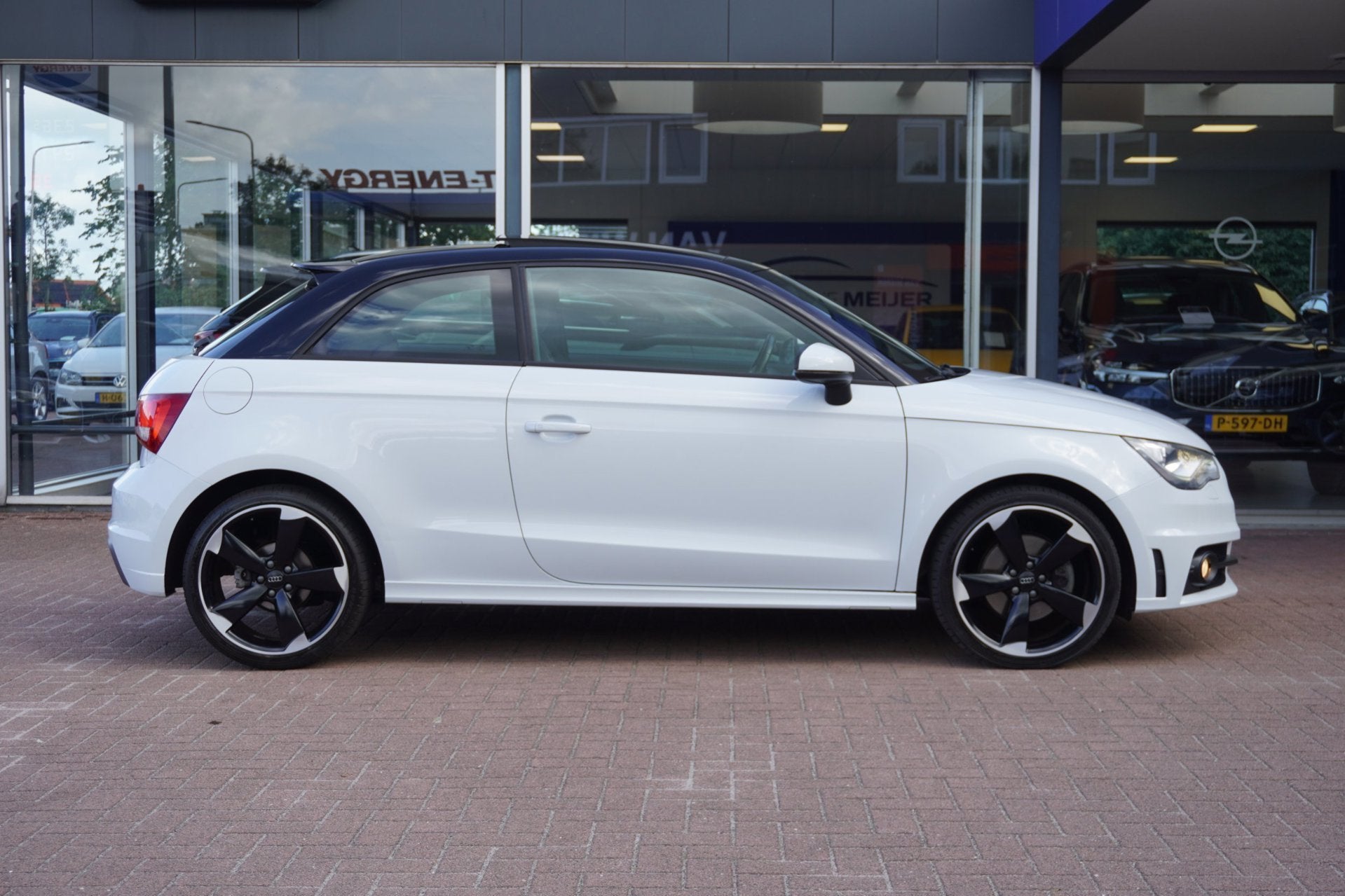 Audi A1 1.4 TFSI CoD Pro Line S-Line | Handgeschakeld | Airc, Auto's, Zwart, 4 cilinders, 4 stoelen, Handgeschakeld