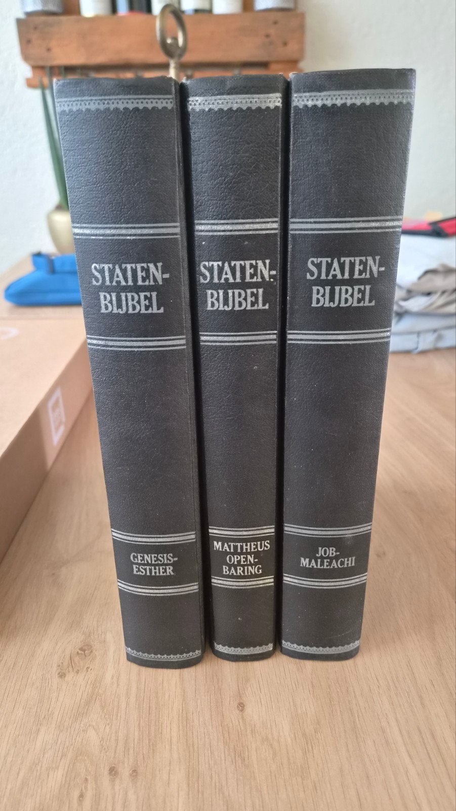 Statenbijbel 1957- Jacob en Pieter Keur - Drie delen, Antiek en Kunst, Ophalen of Verzenden, Jacob en Pieter Keur
