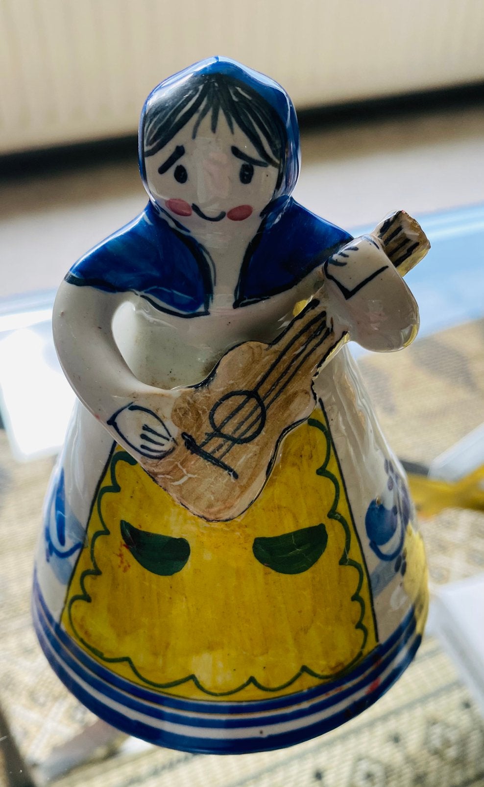 Vintage Spaanse Talavera Keramieke Bel - Vrouw Met Gitaar, Antiek en Kunst, Ophalen of Verzenden