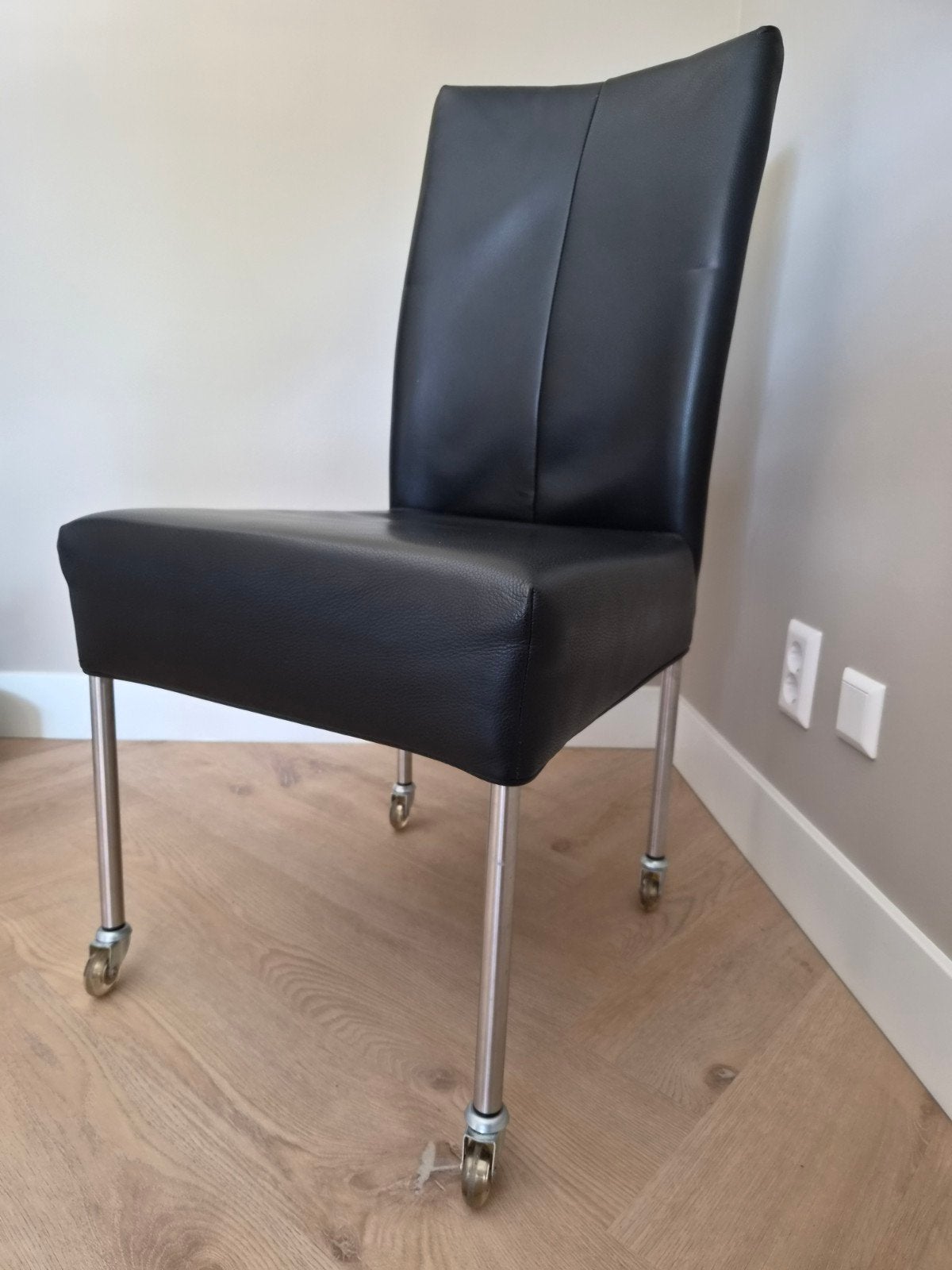 Acht zwart leren eetkamerstoelen, Ophalen, Gebruikt, Zwart, Vijf, Zes of meer stoelen