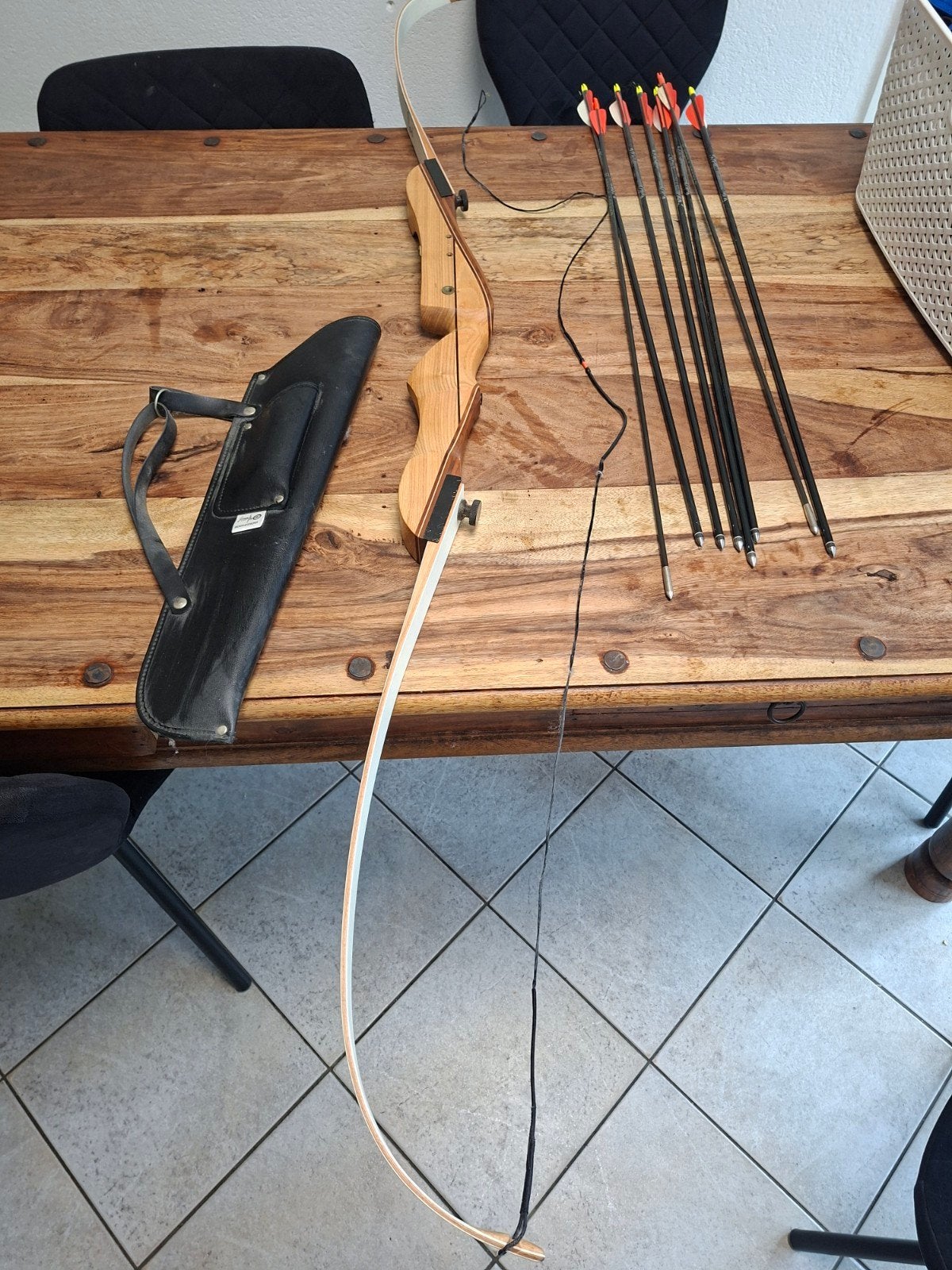 Samick Polaris Recurve Boog met pijlen en houder, Ophalen, Gebruikt