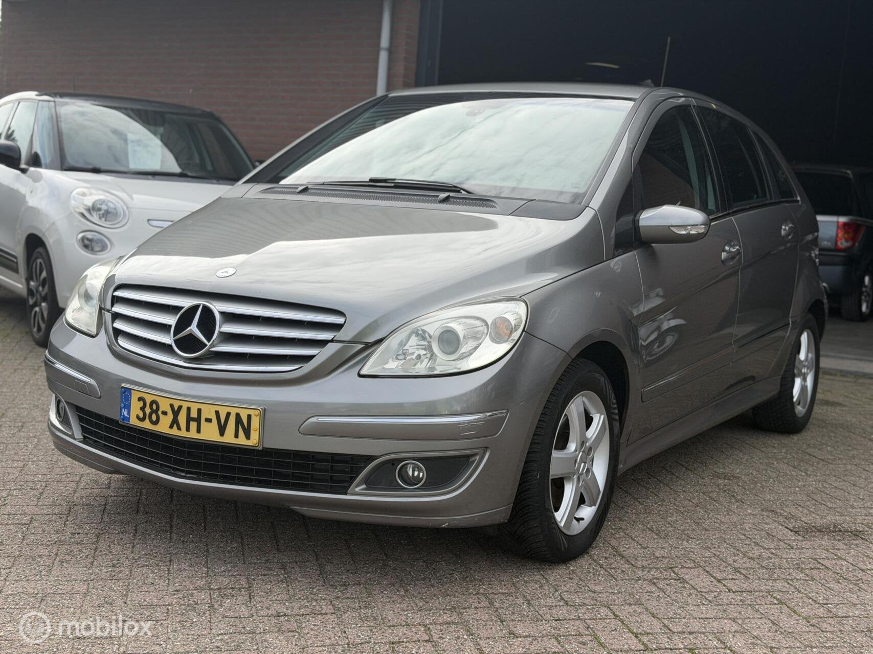 Mercedes B-klasse 200 NETTE AUTO|AIRCO|APK|BOEKJES|TREKHAAK!, Auto's, Gebruikt, Zwart, 4 cilinders, Bedrijf