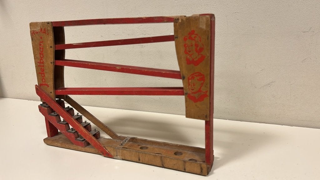 Vintage houten knikkerbaan - Rood geverfd, Ophalen, Gebruikt, Overige typen
