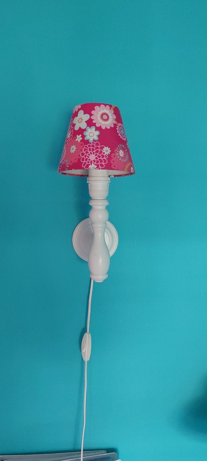 Wandlamp met bloemenkapje voor kinderkamer, Ophalen of Verzenden, Gebruikt, Overige materialen, Kinderlijk, Bloemen, Speels