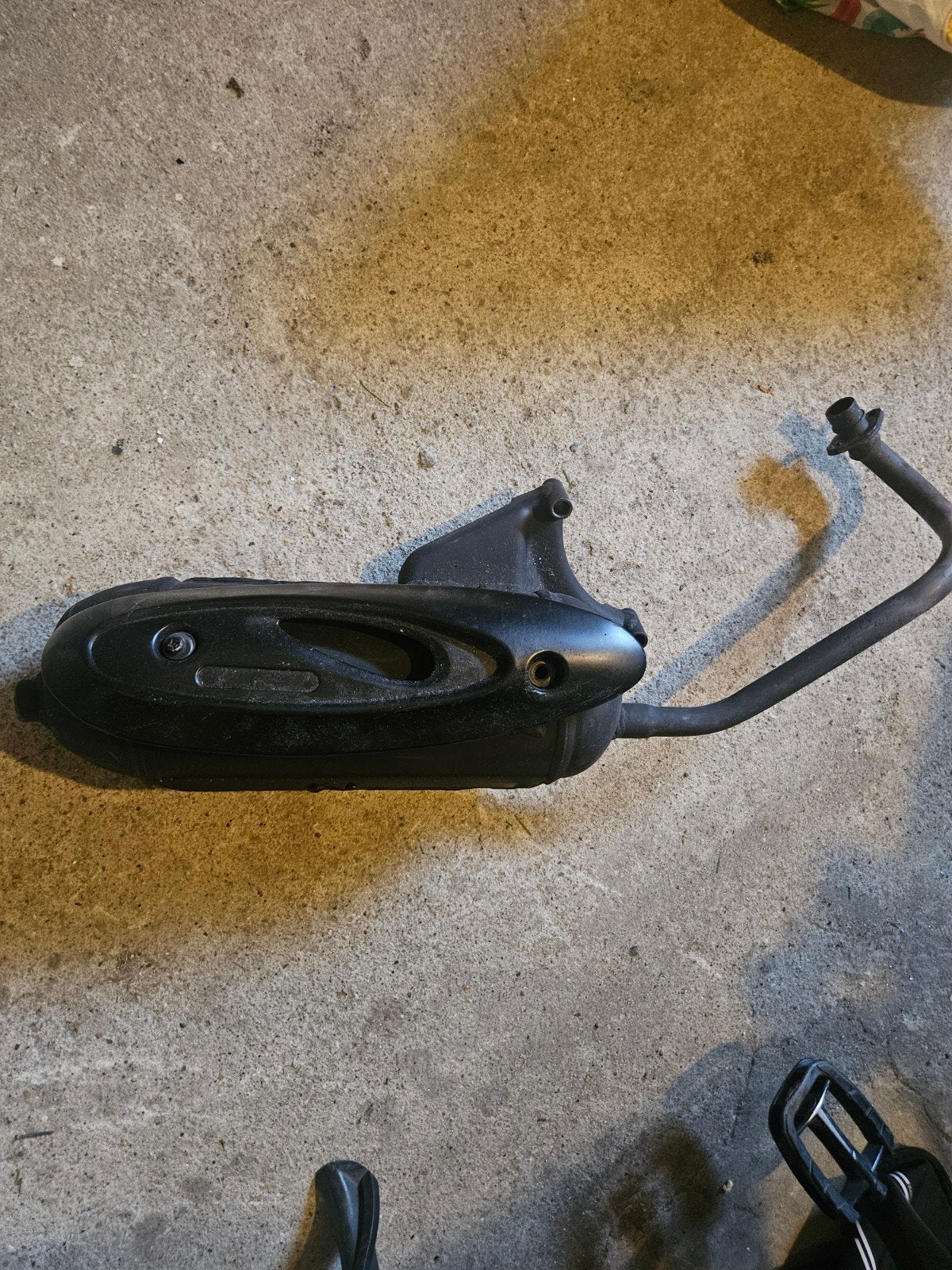 Gebruikte uitlaat voor scooter/brommer, Fietsen en Brommers, Brommeronderdelen | Scooters, Gebruikt, Overige merken, Uitlaat, Ophalen of Verzenden