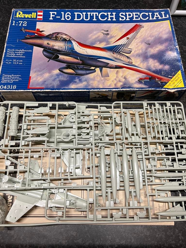 Revell f16 dutch special.1/72, Ophalen of Verzenden, Zo goed als nieuw, 1:72 tot 1:144, Revell