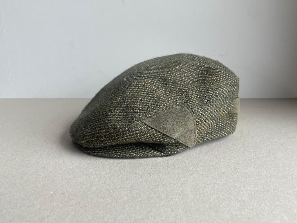 Flatcap wol legergroen maat 56 met suede leren details, Harley style, Ophalen of Verzenden, Pet, 57 cm (M, 7⅛ inch) of minder