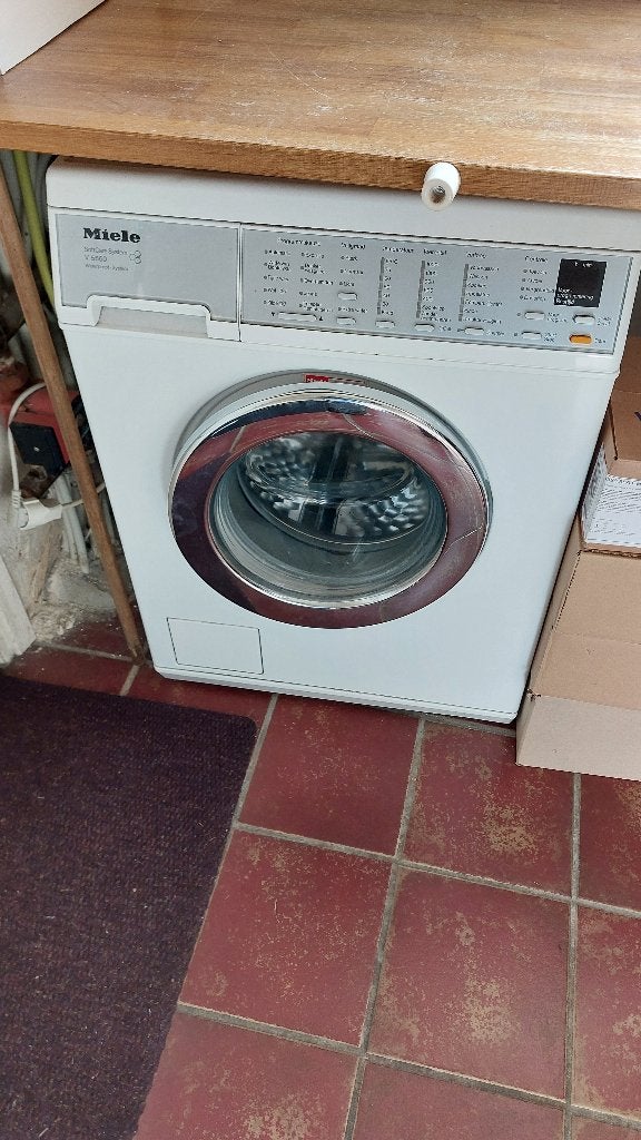 Miel V 5660    wasmachine1600 toeren, Ophalen, Gebruikt, 8 tot 10 kg, 1600 toeren of meer