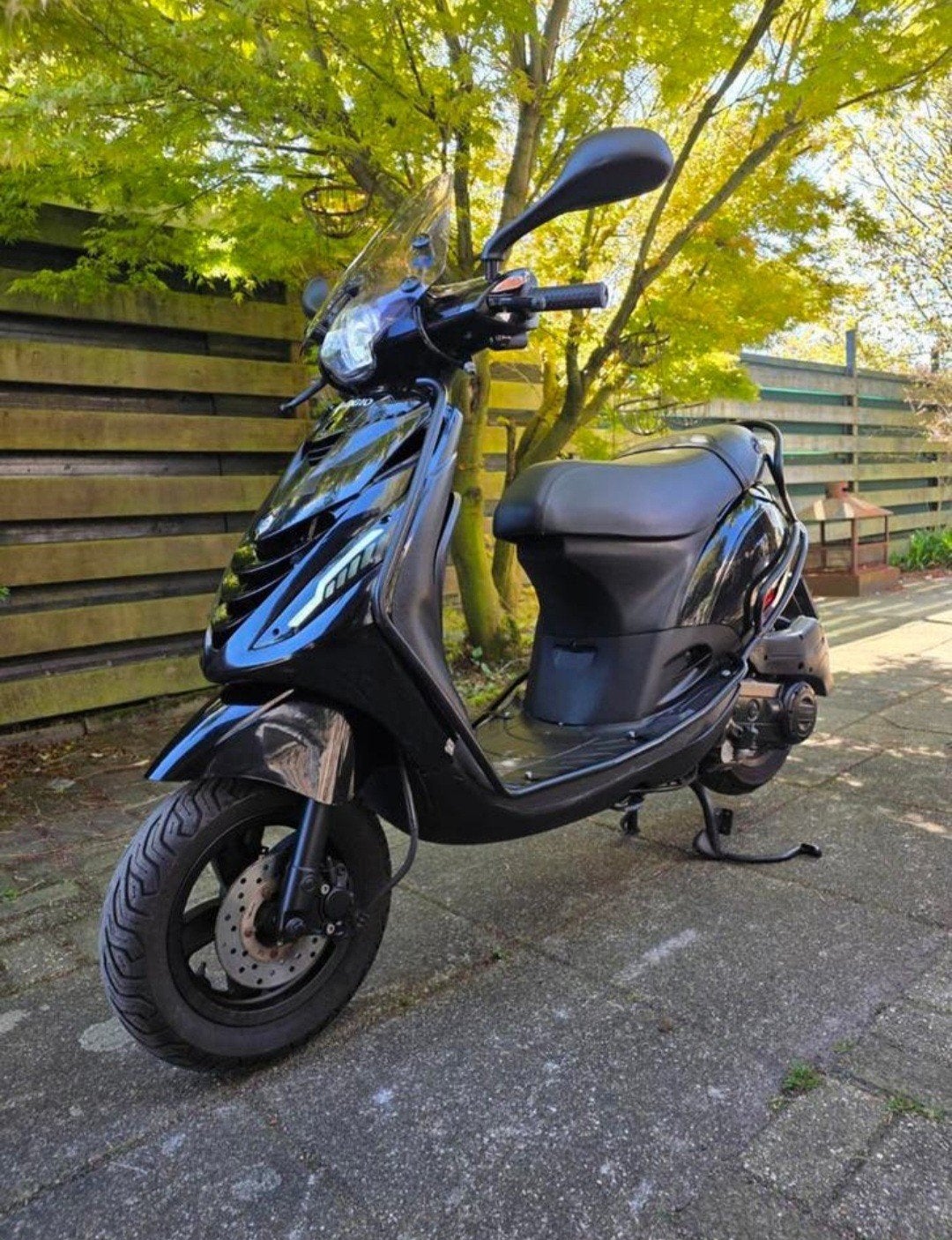 Piaggio Zip IGET 2021 BROM full option! (Geel kenteken), Fietsen en Brommers, Ophalen, Zo goed als nieuw, Overige typen, Piaggio