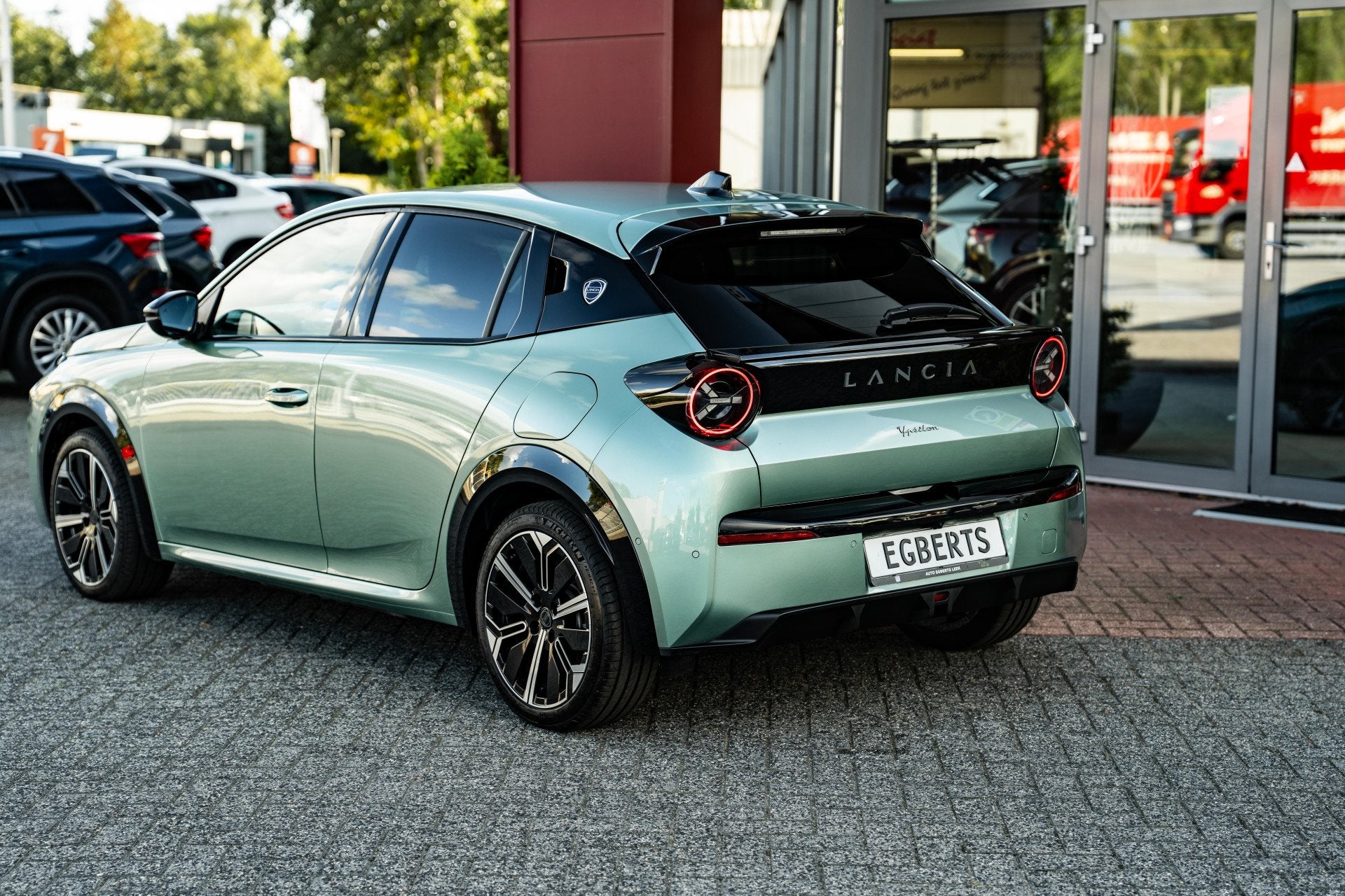 Lancia Ypsilon LX 54 kWh (bj 2025, automaat), Auto's, Gebruikt, Zwart, Hatchback, Voorwielaandrijving