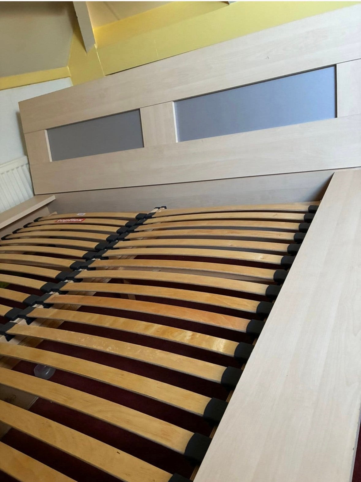 Gratis bed 140 x 200 zonder lattenbodem, Ophalen, 140 cm, Zo goed als nieuw, Twijfelaar