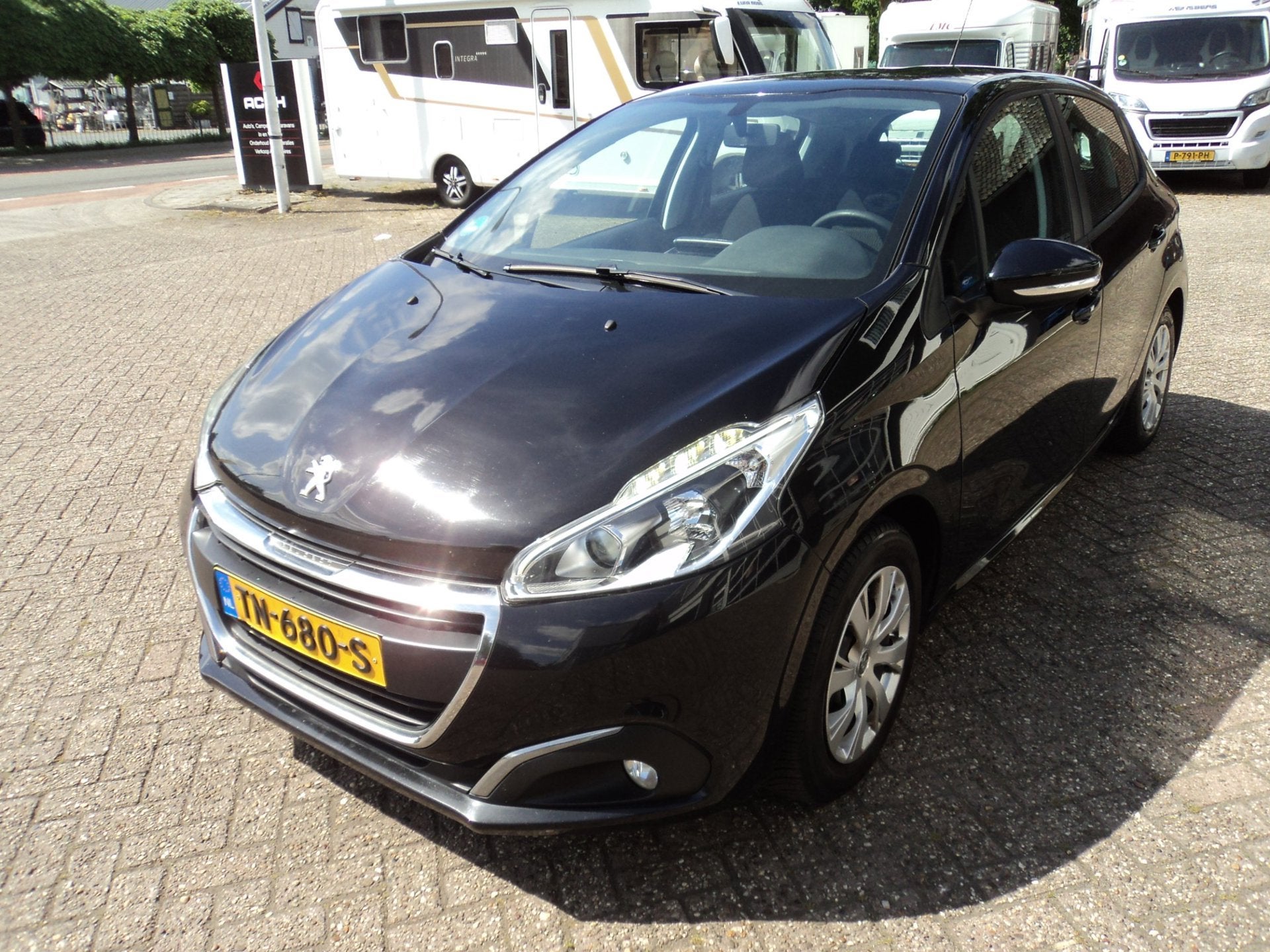 Peugeot 208 1.2 PureTech Blue Lion Cruise Navi Trekhaak, Auto's, Peugeot, Voorwielaandrijving, Stof, Gebruikt, 1199 cc