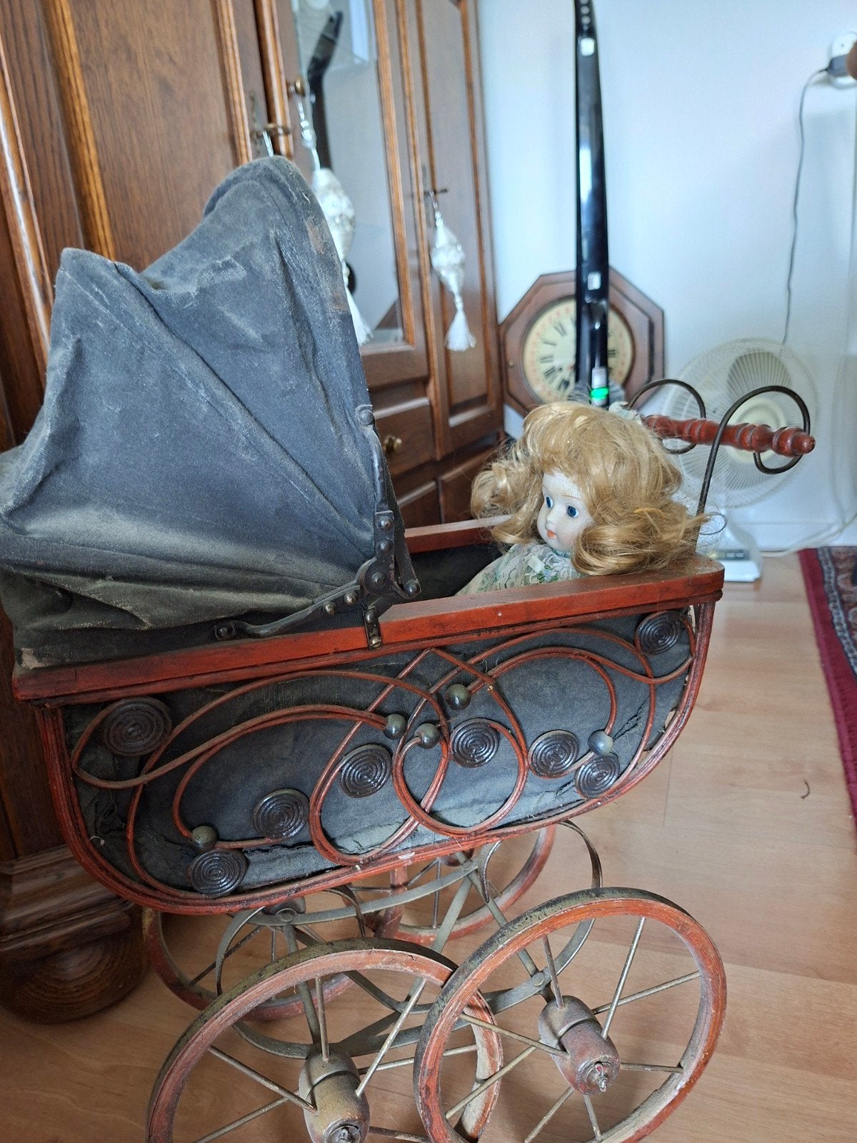 Oud poppenwagentje met 2 antieke poppen, Ophalen