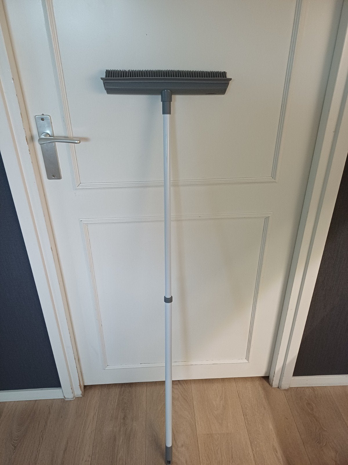 Nieuwe bezem met uitschuifbare steel, Ophalen, Bezem of Borstel