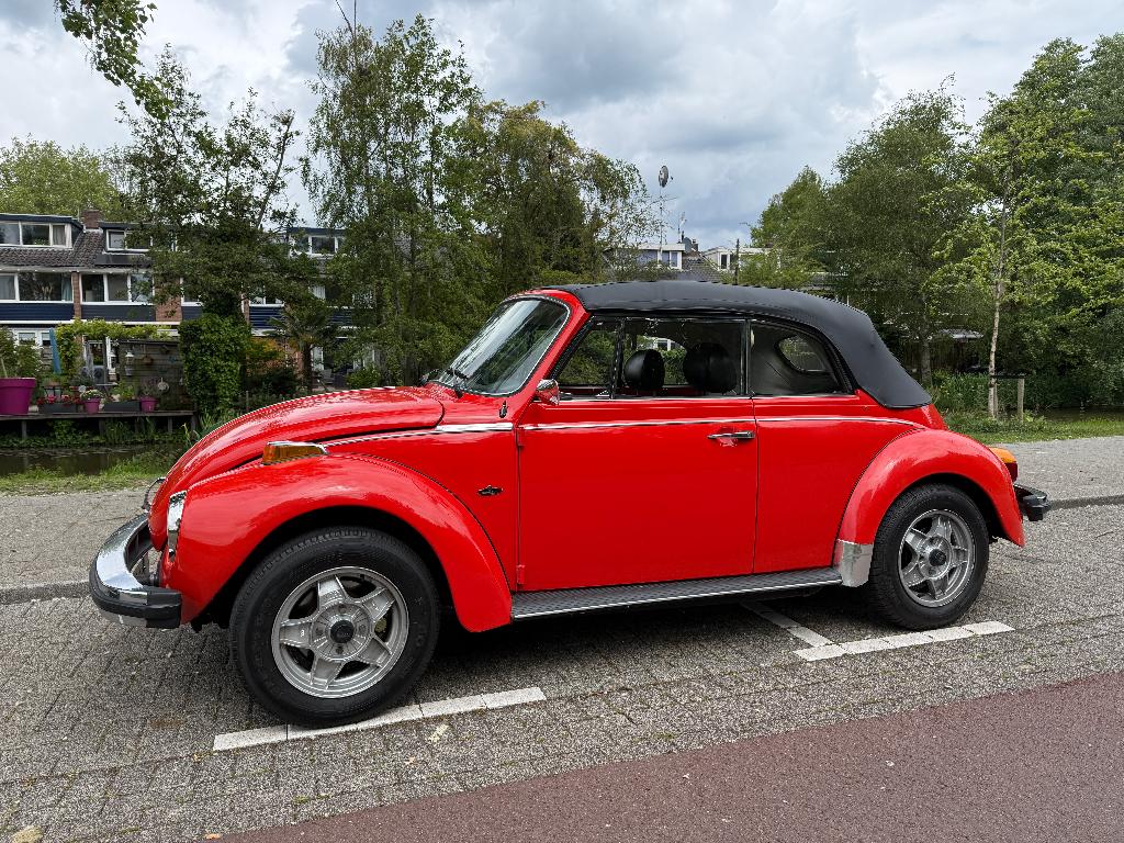 VW karmann 1303 cabrio 1978 Rood, Auto's, Oldtimers, Achterwielaandrijving, Zwart, Cabriolet, Handgeschakeld
