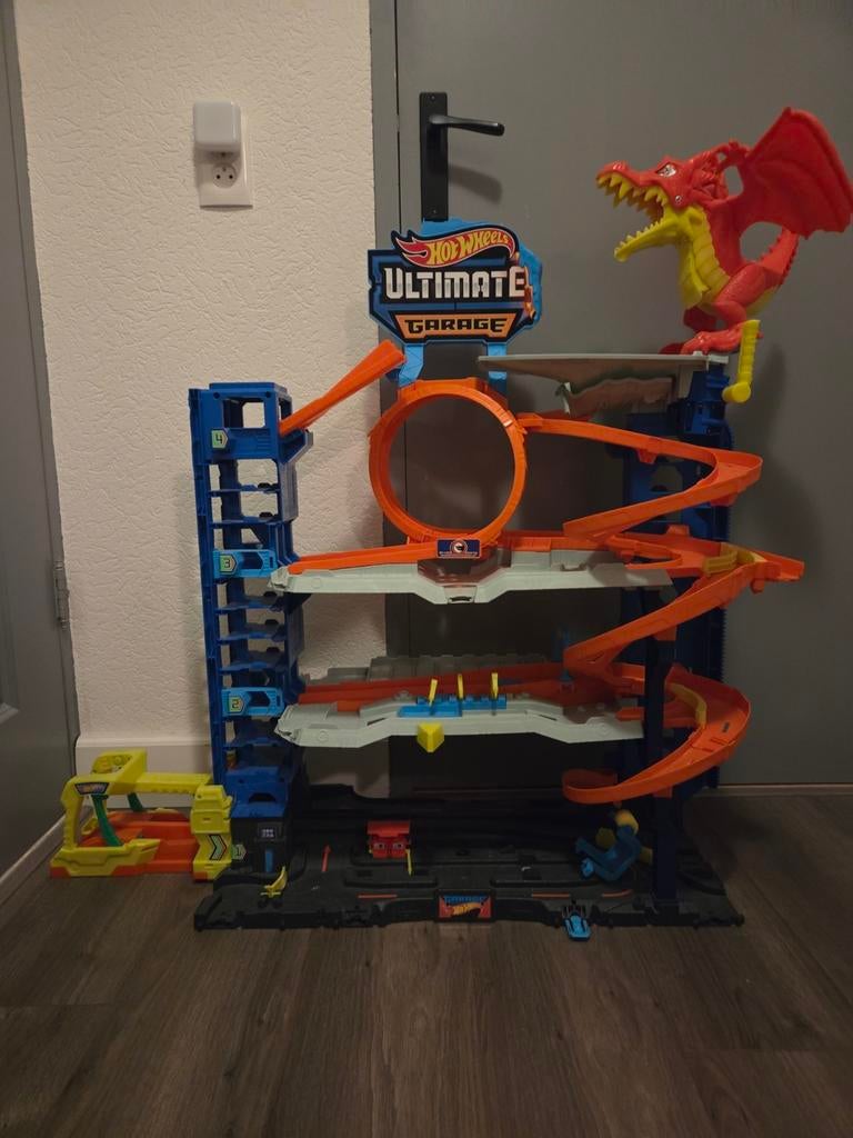 Hot Wheels ultimate garage racebaan met draak, Ophalen, Zo goed als nieuw, Handmatig, Hot Wheels