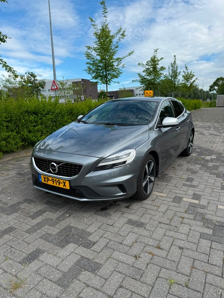 Volvo V40 1.5 T3 Automaat R-Design Polar + Sport Panoramadak, 1498 cc, Zwart, 4 cilinders, 700 kg