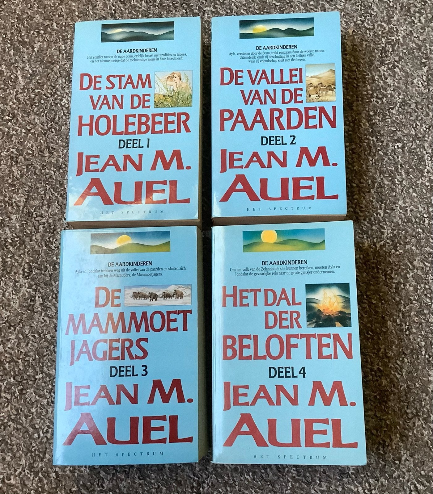 4 Deken : De Aardkinderen - Jean M. Auel, Ophalen of Verzenden, Gelezen, Nederland