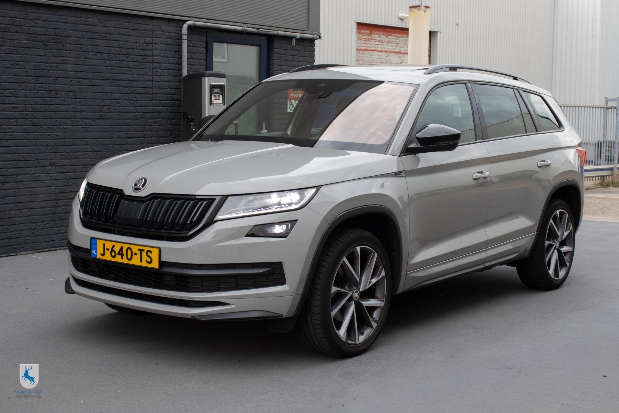 Skoda Kodiaq 1.5 TSI Sportline Business / Steel Grey / Afnee, Auto's, Skoda, Dealer onderhouden, 4 cilinders, 150 pk, Origineel Nederlands