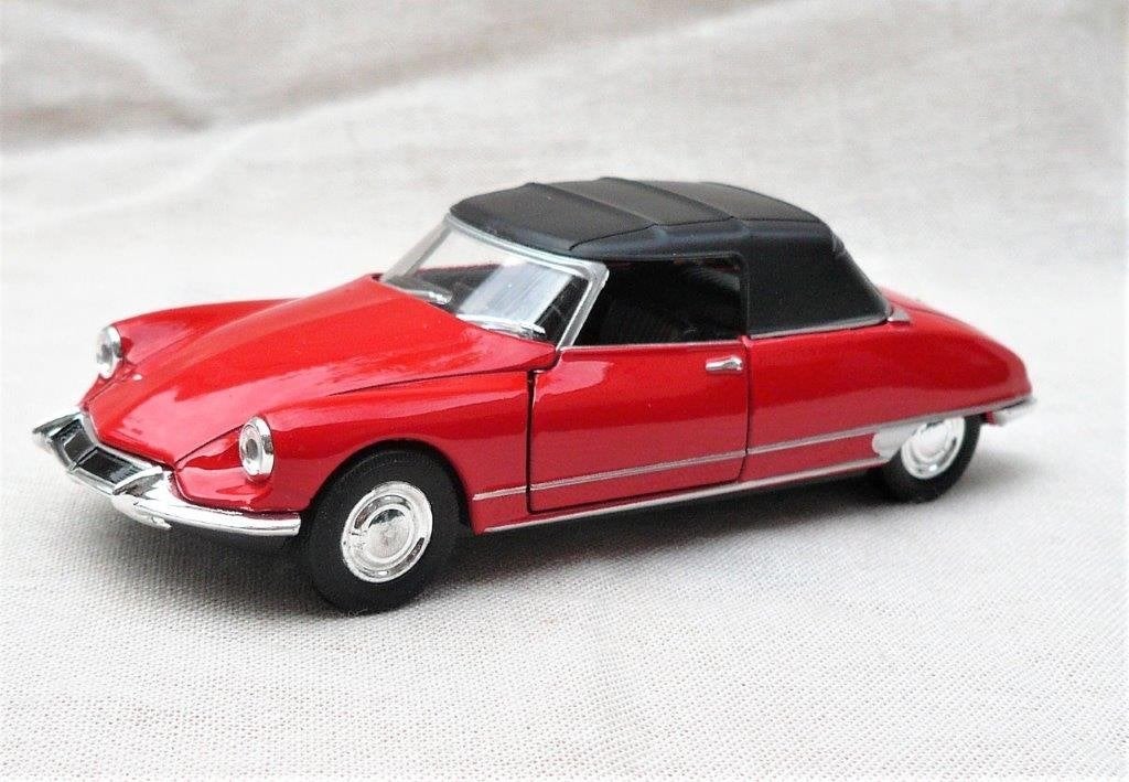 Citroën DS19 cabrio rood gesloten kap. Welly, 1/38. 12 cm., Ophalen of Verzenden, Nieuw, Auto, Overige merken
