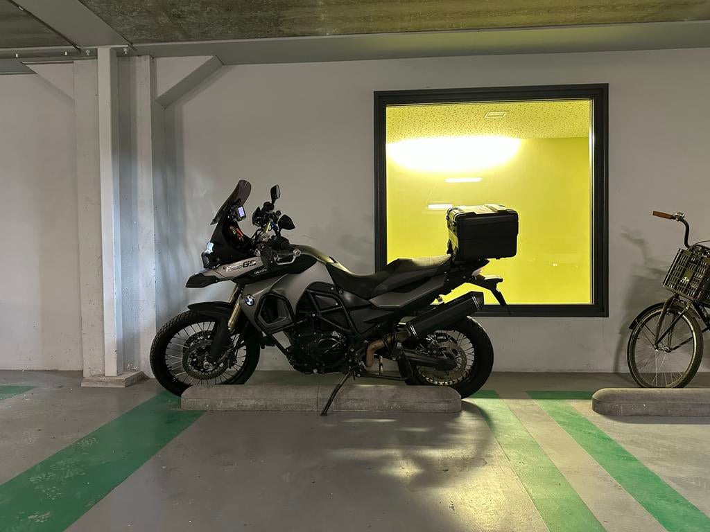 BMW F 800 GS AC SCHITZER met navigatie en topkoffer, Motoren, 2 cilinders, Occasion, Motorrijbewijs A, Sportuitlaat