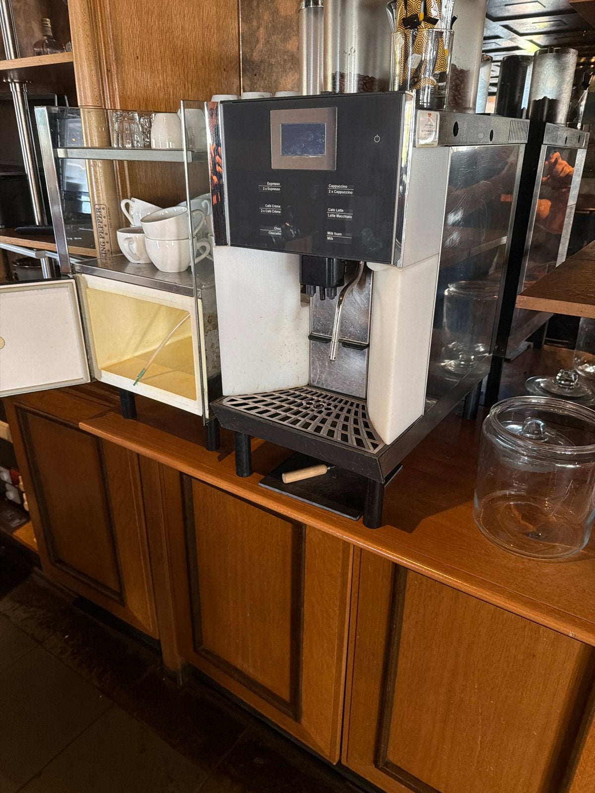Professionele koffiemachine met bonenmaler, Ophalen, Gebruikt, 10 kopjes of meer, Koffiemachine