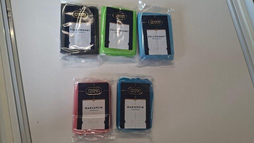 478x Gekleurde Rolfondant en Marsepein blokken 250gram., Ophalen
