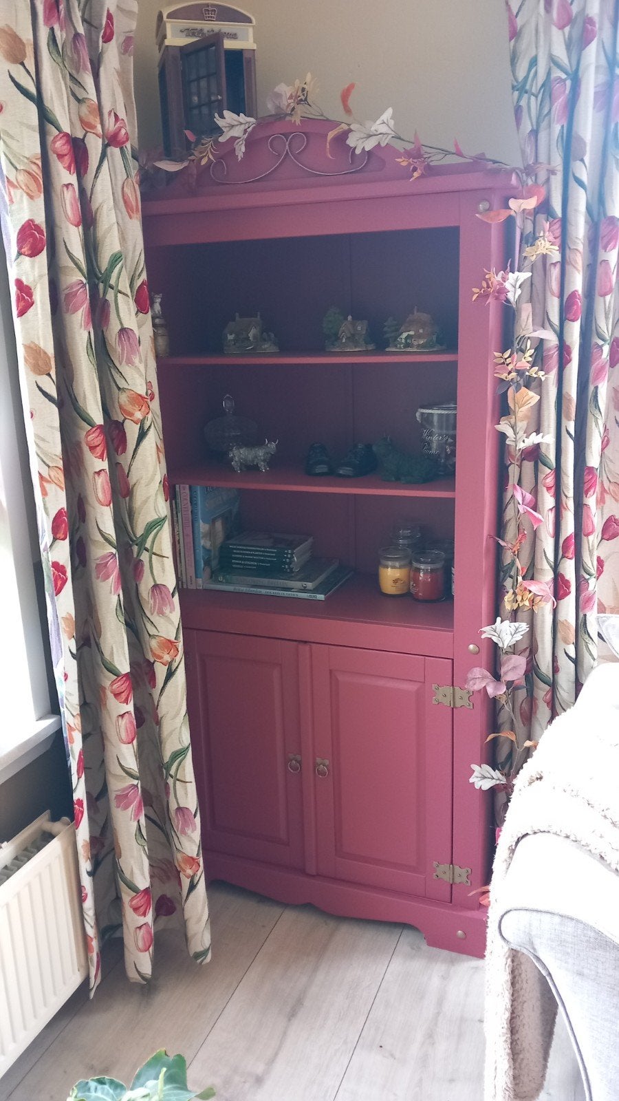 Rood/roze kast met 3 planken en kastgedeelte, Ophalen, Grenenhout, 50 tot 100 cm, Mexicaans grenen