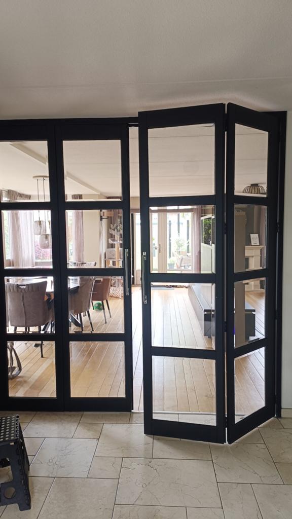 Zwarte houten vouwdeur met glas, Ophalen, 215 cm of meer, Binnendeur, Glas