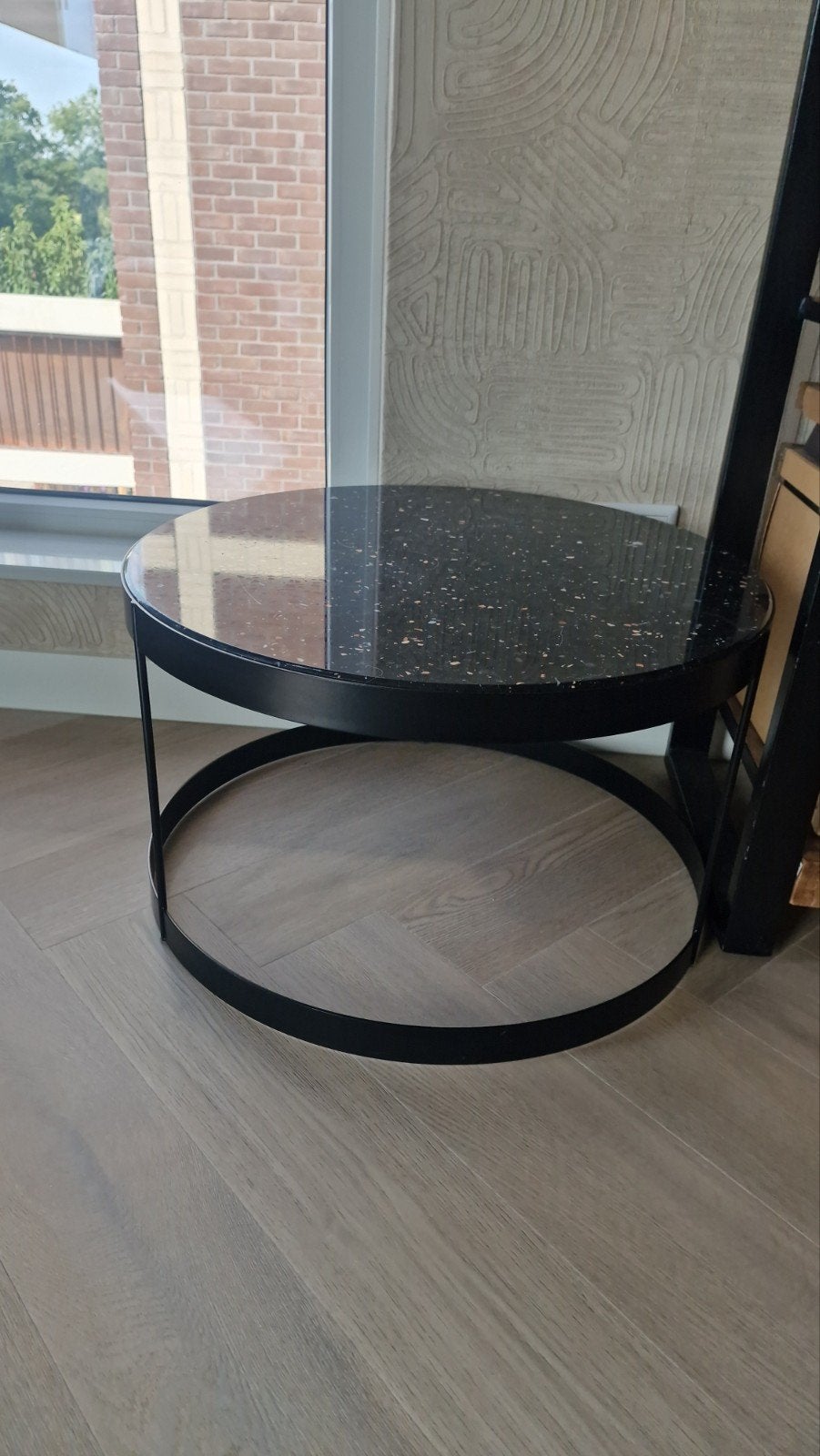 Ronde bijzettafel met stenen blad, Huis en Inrichting, Overige materialen, Minder dan 55 cm, Gebruikt, Rond