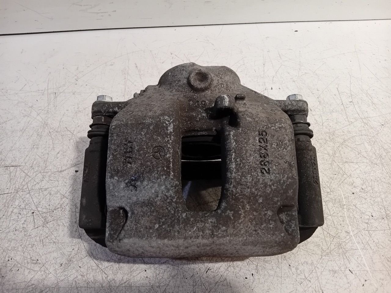 Remklauw links voor Mercedes-Benz C-Klasse, Auto-onderdelen, Onderdelen@venauto.nl, Van der Ven Autorecycling B.V., Gebruikt, Ettenseweg 76, 4706 PB Roosendaal, The Netherlands